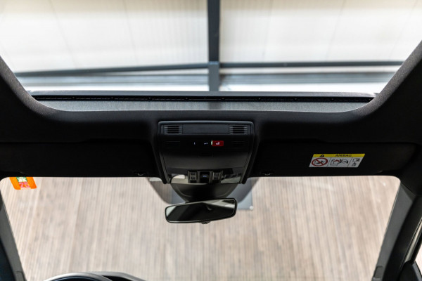 Volkswagen Taigo 1.5 TSI R-Line DSG PANO IQ CAMERA