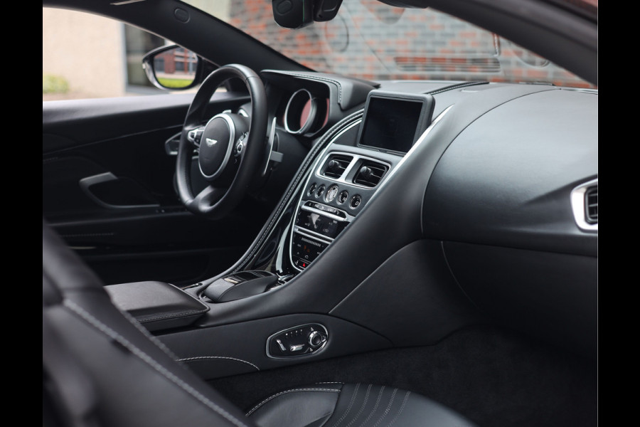 Aston Martin DB11 4.0 V8