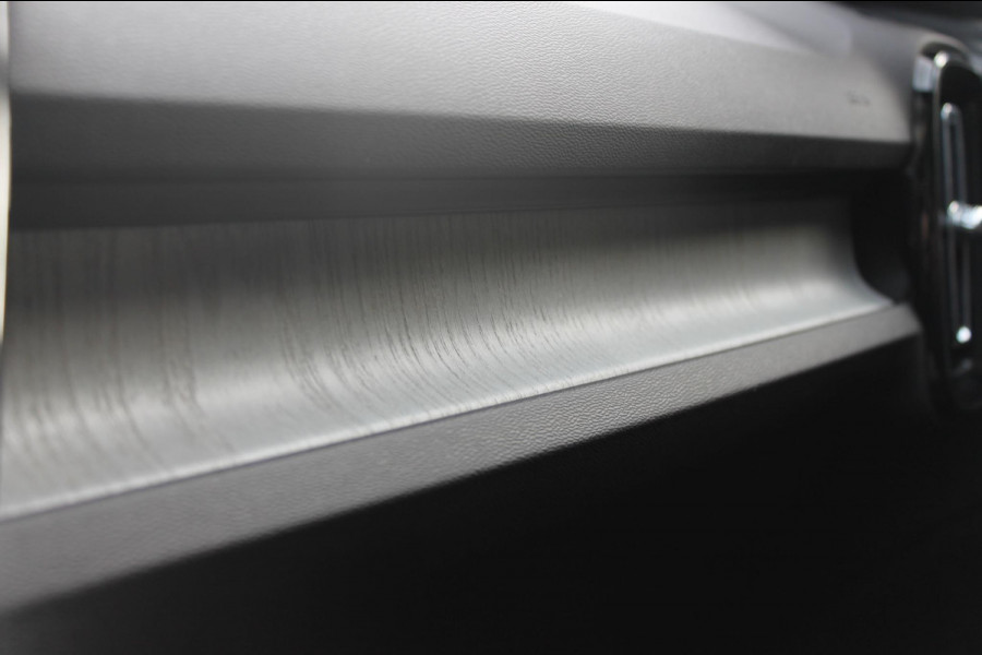 Volvo XC40 B3 177pk Automaat Plus Dark Google infotainment / Elektrisch verstelbare voorstoelen met geheugen voor de bestuurdersstoel / Stoel en stuurwielverwarming/ Harman Kardon Audio