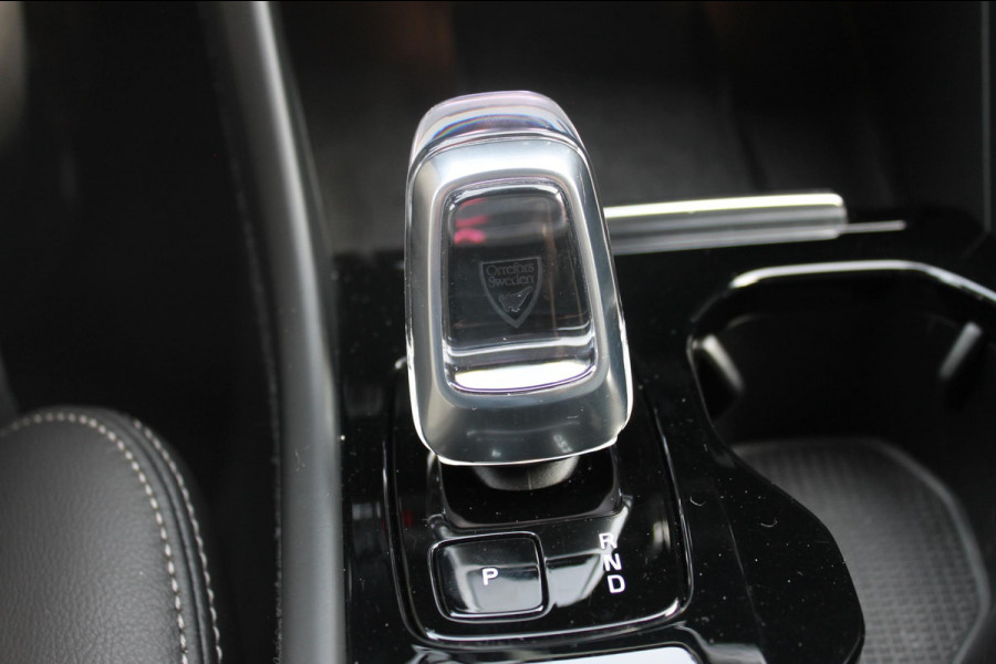 Volvo XC40 B3 177pk Automaat Plus Dark Google infotainment / Elektrisch verstelbare voorstoelen met geheugen voor de bestuurdersstoel / Stoel en stuurwielverwarming/ Harman Kardon Audio