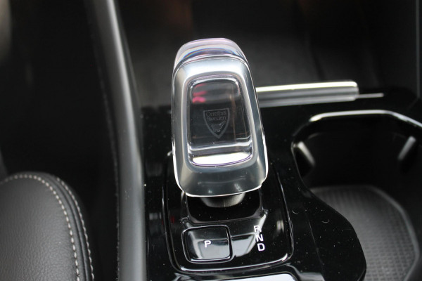Volvo XC40 B3 177pk Automaat Plus Dark Google infotainment / Elektrisch verstelbare voorstoelen met geheugen voor de bestuurdersstoel / Stoel en stuurwielverwarming/ Harman Kardon Audio