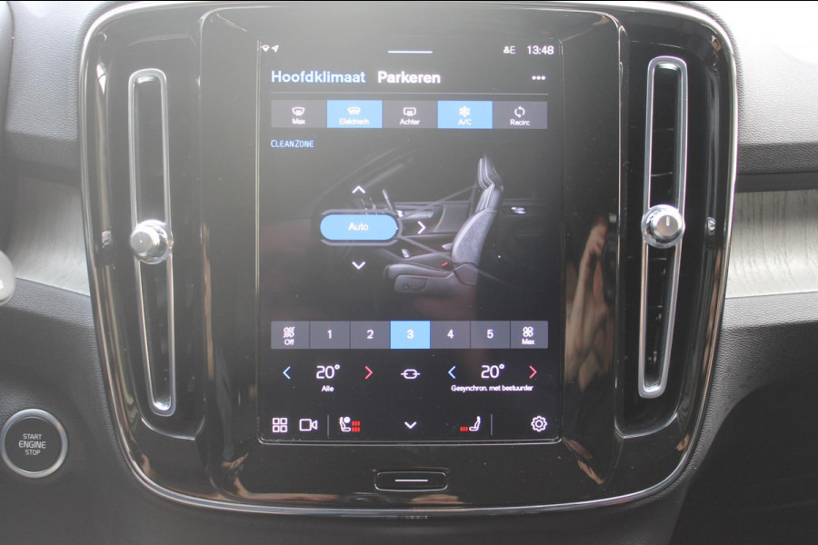 Volvo XC40 B3 177pk Automaat Plus Dark Google infotainment / Elektrisch verstelbare voorstoelen met geheugen voor de bestuurdersstoel / Stoel en stuurwielverwarming/ Harman Kardon Audio