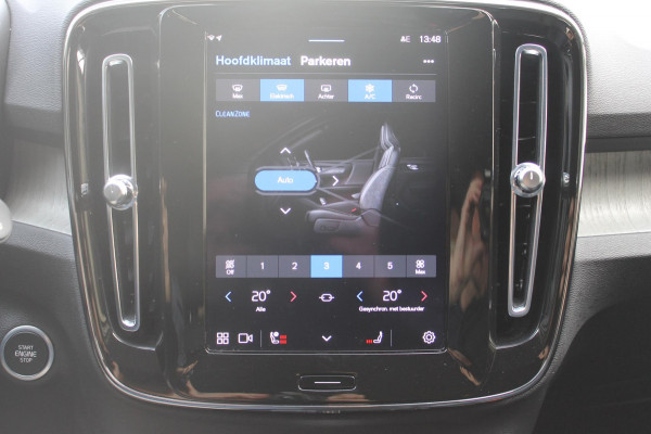 Volvo XC40 B3 177pk Automaat Plus Dark Google infotainment / Elektrisch verstelbare voorstoelen met geheugen voor de bestuurdersstoel / Stoel en stuurwielverwarming/ Harman Kardon Audio