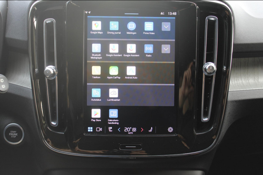 Volvo XC40 B3 177pk Automaat Plus Dark Google infotainment / Elektrisch verstelbare voorstoelen met geheugen voor de bestuurdersstoel / Stoel en stuurwielverwarming/ Harman Kardon Audio