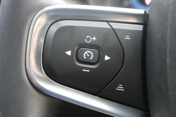 Volvo XC40 B3 177pk Automaat Plus Dark Google infotainment / Elektrisch verstelbare voorstoelen met geheugen voor de bestuurdersstoel / Stoel en stuurwielverwarming/ Harman Kardon Audio