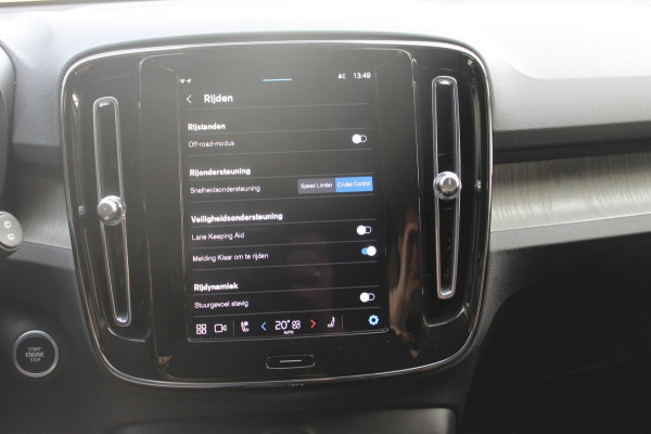 Volvo XC40 B3 177pk Automaat Plus Dark Google infotainment / Elektrisch verstelbare voorstoelen met geheugen voor de bestuurdersstoel / Stoel en stuurwielverwarming/ Harman Kardon Audio
