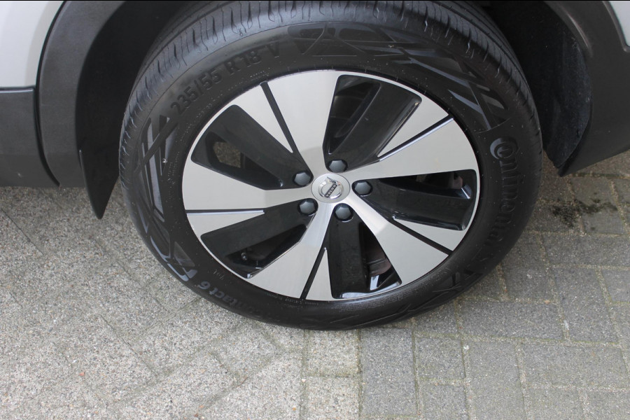 Volvo XC40 B3 177pk Automaat Plus Dark Google infotainment / Elektrisch verstelbare voorstoelen met geheugen voor de bestuurdersstoel / Stoel en stuurwielverwarming/ Harman Kardon Audio