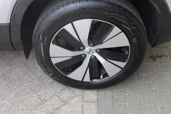 Volvo XC40 B3 177pk Automaat Plus Dark Google infotainment / Elektrisch verstelbare voorstoelen met geheugen voor de bestuurdersstoel / Stoel en stuurwielverwarming/ Harman Kardon Audio