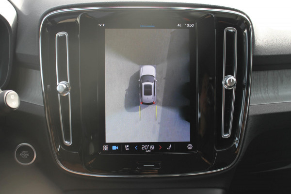 Volvo XC40 B3 177pk Automaat Plus Dark Google infotainment / Elektrisch verstelbare voorstoelen met geheugen voor de bestuurdersstoel / Stoel en stuurwielverwarming/ Harman Kardon Audio