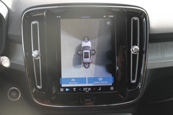 Volvo XC40 B3 177pk Automaat Plus Dark Google infotainment / Elektrisch verstelbare voorstoelen met geheugen voor de bestuurdersstoel / Stoel en stuurwielverwarming/ Harman Kardon Audio