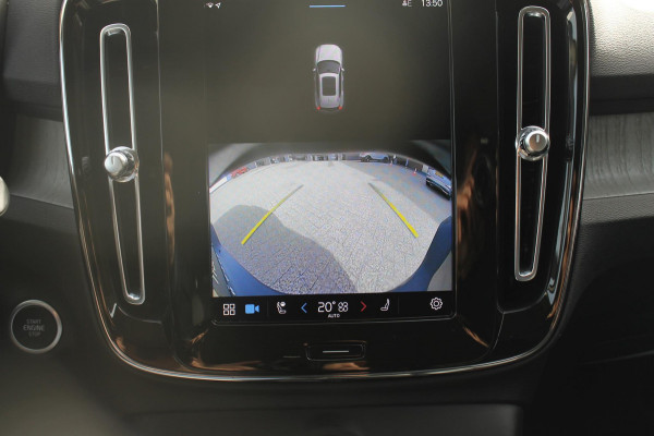 Volvo XC40 B3 177pk Automaat Plus Dark Google infotainment / Elektrisch verstelbare voorstoelen met geheugen voor de bestuurdersstoel / Stoel en stuurwielverwarming/ Harman Kardon Audio