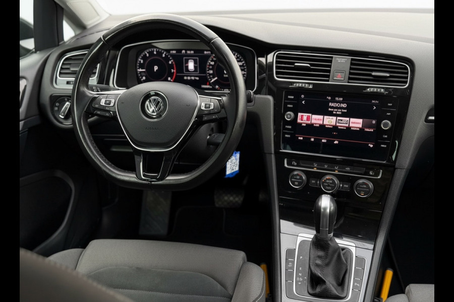 Volkswagen Golf 7.5 1.5 TSI AUTOMAAT Highline, digitaal cockpit, groot navigatie, vele opties, NL auto met nap