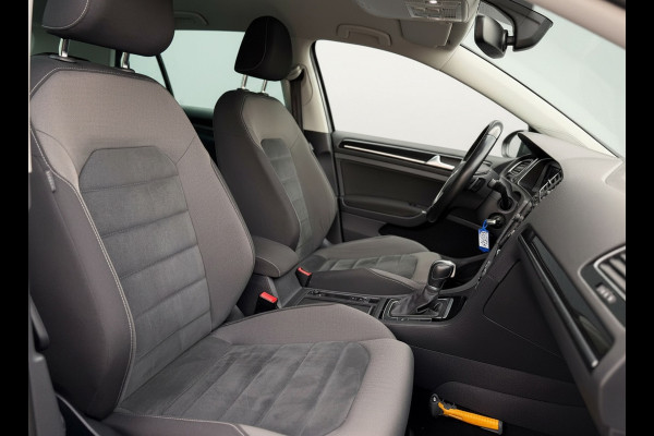 Volkswagen Golf 7.5 1.5 TSI AUTOMAAT Highline, digitaal cockpit, groot navigatie, vele opties, NL auto met nap