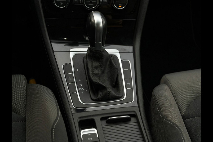Volkswagen Golf 7.5 1.5 TSI AUTOMAAT Highline, digitaal cockpit, groot navigatie, vele opties, NL auto met nap