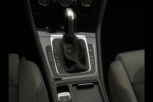 Volkswagen Golf 7.5 1.5 TSI AUTOMAAT Highline, digitaal cockpit, groot navigatie, vele opties, NL auto met nap