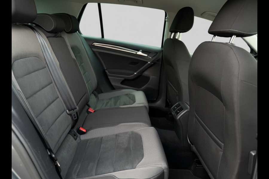 Volkswagen Golf 7.5 1.5 TSI AUTOMAAT Highline, digitaal cockpit, groot navigatie, vele opties, NL auto met nap