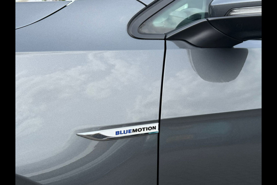 Volkswagen Golf 7.5 1.5 TSI AUTOMAAT Highline, digitaal cockpit, groot navigatie, vele opties, NL auto met nap