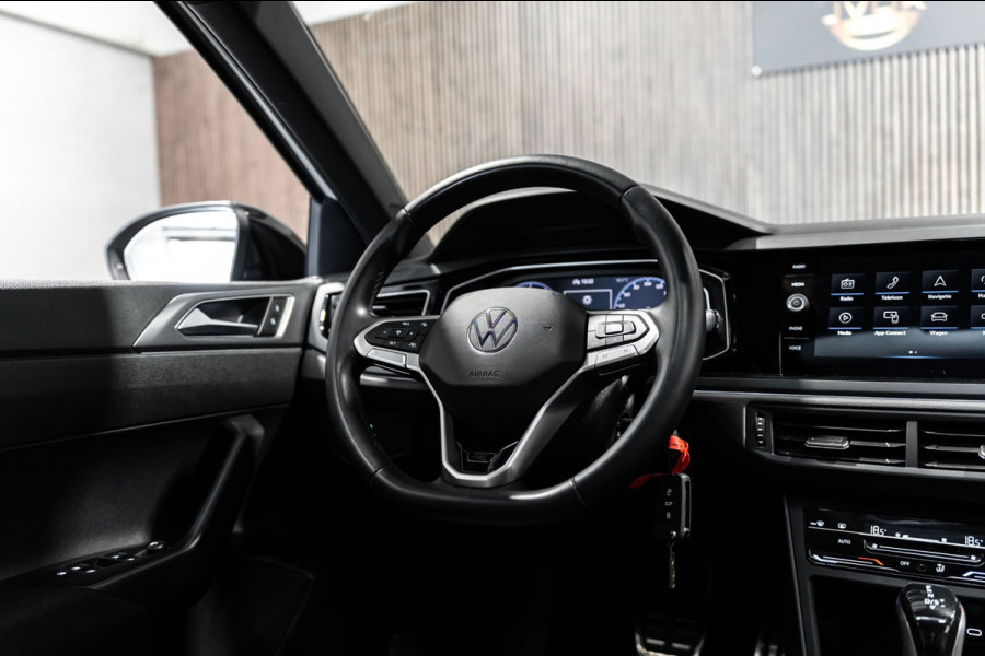 Volkswagen Taigo 1.0 TSI R-Line DSG PANO IQ BEATS