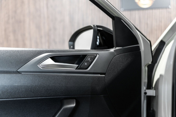 Volkswagen Taigo 1.0 TSI R-Line DSG PANO IQ BEATS