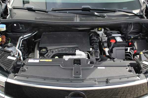 Opel Grandland 1.2-130pk Turbo GS-Line. Zeer nette, sportieve en luxe hoogzitter, slechts 49.000km ! Autm. airco dual, camera, half leder, navigatie, telefoonvoorb, Apple carplay/Android auto, lane- en side assist, cruise control, metallic lak, LM wielen etc.