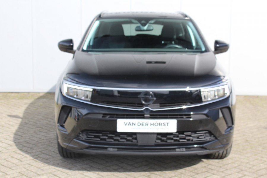 Opel Grandland 1.2-130pk Turbo GS-Line. Zeer nette, sportieve en luxe hoogzitter, slechts 49.000km ! Autm. airco dual, camera, half leder, navigatie, telefoonvoorb, Apple carplay/Android auto, lane- en side assist, cruise control, metallic lak, LM wielen etc.
