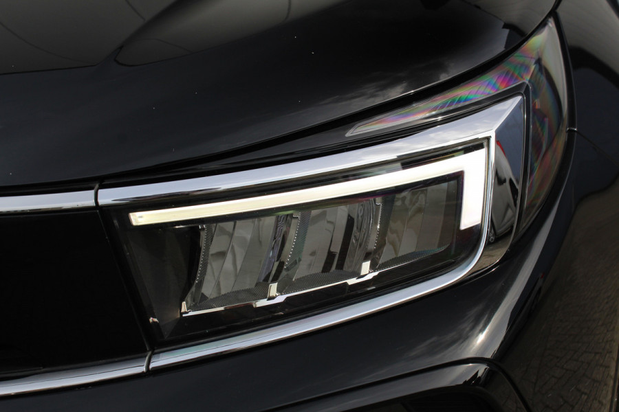 Opel Grandland 1.2-130pk Turbo GS-Line. Zeer nette, sportieve en luxe hoogzitter, slechts 49.000km ! Autm. airco dual, camera, half leder, navigatie, telefoonvoorb, Apple carplay/Android auto, lane- en side assist, cruise control, metallic lak, LM wielen etc.