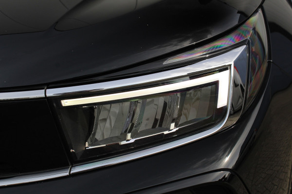 Opel Grandland 1.2-130pk Turbo GS-Line. Zeer nette, sportieve en luxe hoogzitter, slechts 49.000km ! Autm. airco dual, camera, half leder, navigatie, telefoonvoorb, Apple carplay/Android auto, lane- en side assist, cruise control, metallic lak, LM wielen etc.