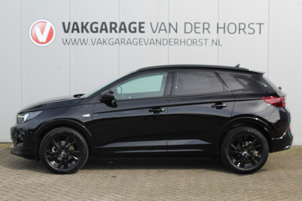 Opel Grandland 1.2-130pk Turbo GS-Line. Zeer nette, sportieve en luxe hoogzitter, slechts 49.000km ! Autm. airco dual, camera, half leder, navigatie, telefoonvoorb, Apple carplay/Android auto, lane- en side assist, cruise control, metallic lak, LM wielen etc.