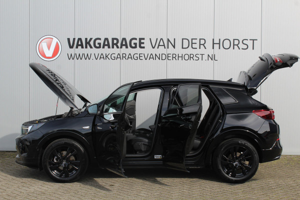 Opel Grandland 1.2-130pk Turbo GS-Line. Zeer nette, sportieve en luxe hoogzitter, slechts 49.000km ! Autm. airco dual, camera, half leder, navigatie, telefoonvoorb, Apple carplay/Android auto, lane- en side assist, cruise control, metallic lak, LM wielen etc.