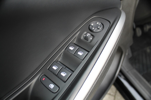 Opel Grandland 1.2-130pk Turbo GS-Line. Zeer nette, sportieve en luxe hoogzitter, slechts 49.000km ! Autm. airco dual, camera, half leder, navigatie, telefoonvoorb, Apple carplay/Android auto, lane- en side assist, cruise control, metallic lak, LM wielen etc.