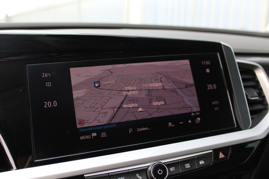 Opel Grandland 1.2-130pk Turbo GS-Line. Zeer nette, sportieve en luxe hoogzitter, slechts 49.000km ! Autm. airco dual, camera, half leder, navigatie, telefoonvoorb, Apple carplay/Android auto, lane- en side assist, cruise control, metallic lak, LM wielen etc.