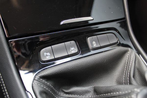 Opel Grandland 1.2-130pk Turbo GS-Line. Zeer nette, sportieve en luxe hoogzitter, slechts 49.000km ! Autm. airco dual, camera, half leder, navigatie, telefoonvoorb, Apple carplay/Android auto, lane- en side assist, cruise control, metallic lak, LM wielen etc.