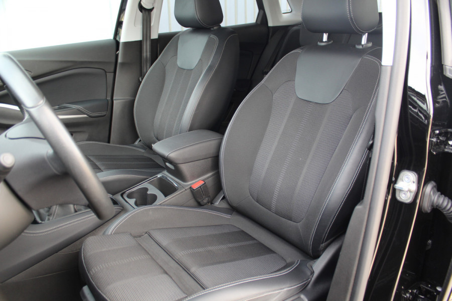 Opel Grandland 1.2-130pk Turbo GS-Line. Zeer nette, sportieve en luxe hoogzitter, slechts 49.000km ! Autm. airco dual, camera, half leder, navigatie, telefoonvoorb, Apple carplay/Android auto, lane- en side assist, cruise control, metallic lak, LM wielen etc.