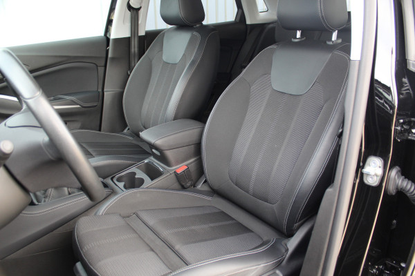 Opel Grandland 1.2-130pk Turbo GS-Line. Zeer nette, sportieve en luxe hoogzitter, slechts 49.000km ! Autm. airco dual, camera, half leder, navigatie, telefoonvoorb, Apple carplay/Android auto, lane- en side assist, cruise control, metallic lak, LM wielen etc.