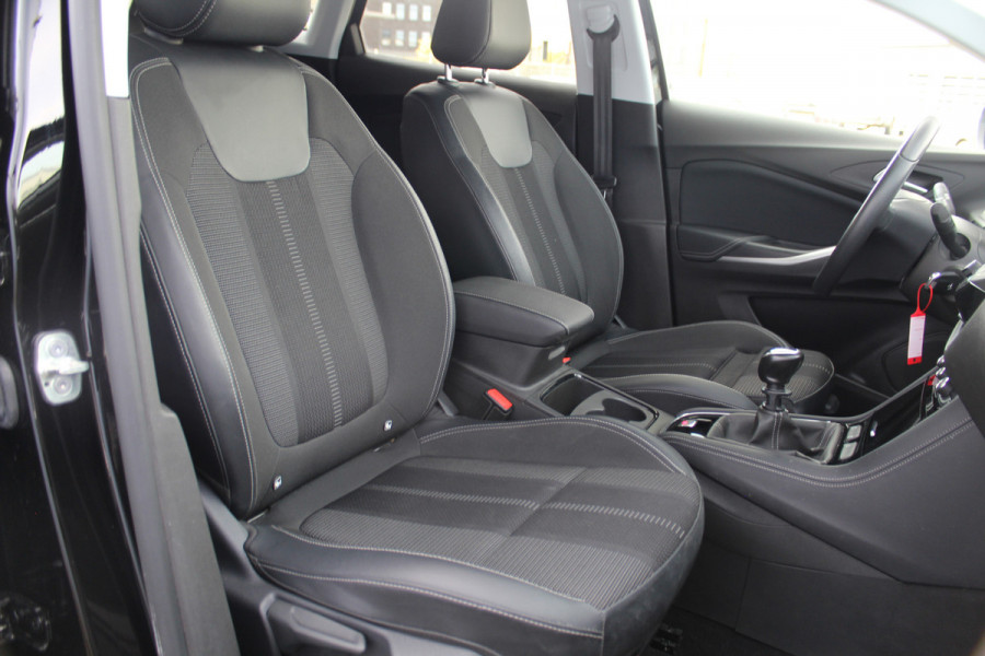 Opel Grandland 1.2-130pk Turbo GS-Line. Zeer nette, sportieve en luxe hoogzitter, slechts 49.000km ! Autm. airco dual, camera, half leder, navigatie, telefoonvoorb, Apple carplay/Android auto, lane- en side assist, cruise control, metallic lak, LM wielen etc.