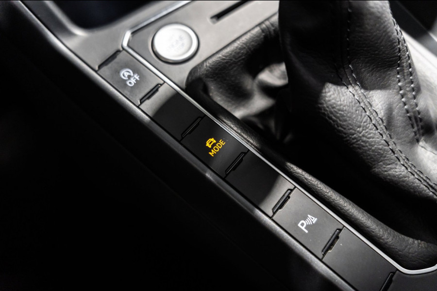 Volkswagen Taigo 1.5 TSI R-Line IQ DSG PANO CAMERA FULL OPTIES