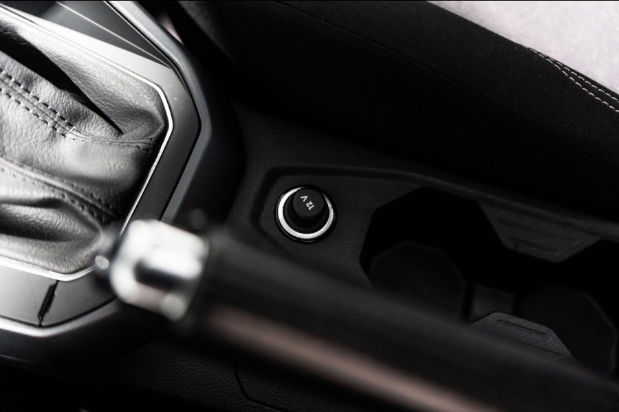 Volkswagen Taigo 1.5 TSI R-Line IQ DSG PANO CAMERA FULL OPTIES