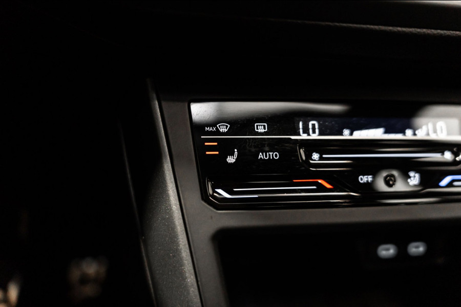 Volkswagen Taigo 1.5 TSI R-Line IQ DSG PANO CAMERA FULL OPTIES