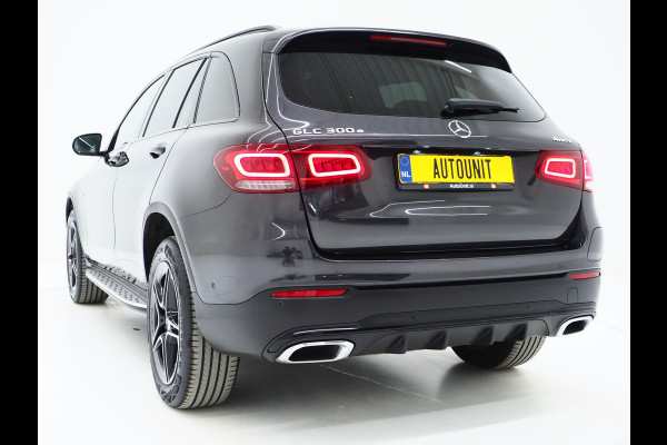 Mercedes-Benz GLC 300e 4MATIC AMG Full Black | Panoramadak | Treeplanken | Camera | Virtual | Sportstuur | Cruise | DAB | Carplay