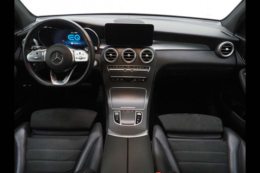 Mercedes-Benz GLC 300e 4MATIC AMG Full Black | Panoramadak | Treeplanken | Camera | Virtual | Sportstuur | Cruise | DAB | Carplay
