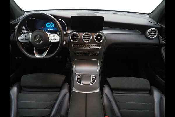 Mercedes-Benz GLC 300e 4MATIC AMG Full Black | Panoramadak | Treeplanken | Camera | Virtual | Sportstuur | Cruise | DAB | Carplay