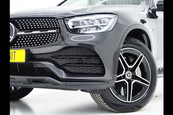 Mercedes-Benz GLC 300e 4MATIC AMG Full Black | Panoramadak | Treeplanken | Camera | Virtual | Sportstuur | Cruise | DAB | Carplay