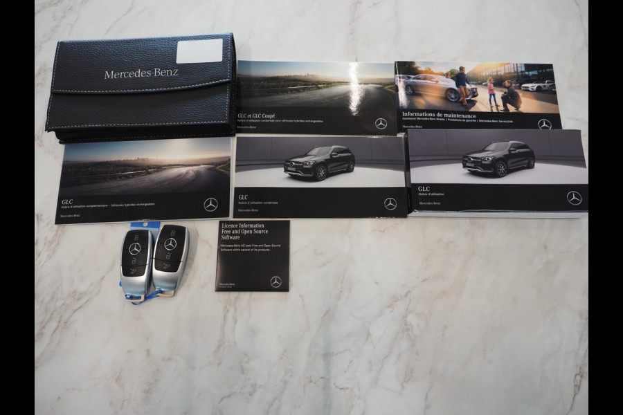 Mercedes-Benz GLC 300e 4MATIC AMG Full Black | Panoramadak | Treeplanken | Camera | Virtual | Sportstuur | Cruise | DAB | Carplay