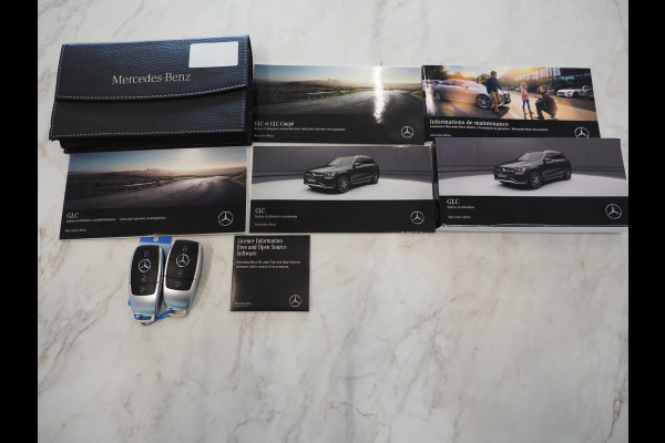 Mercedes-Benz GLC 300e 4MATIC AMG Full Black | Panoramadak | Treeplanken | Camera | Virtual | Sportstuur | Cruise | DAB | Carplay