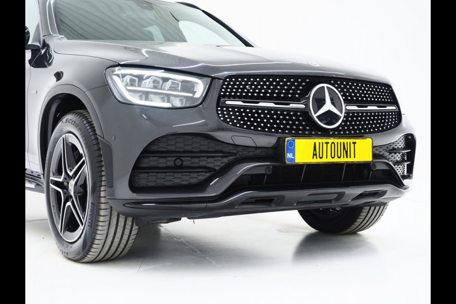 Mercedes-Benz GLC 300e 4MATIC AMG Full Black | Panoramadak | Treeplanken | Camera | Virtual | Sportstuur | Cruise | DAB | Carplay