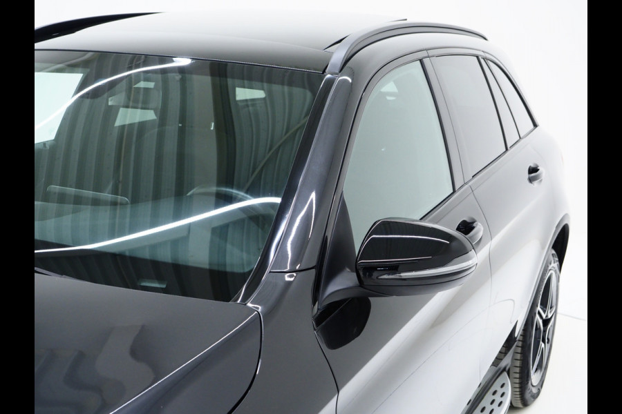 Mercedes-Benz GLC 300e 4MATIC AMG Full Black | Panoramadak | Treeplanken | Camera | Virtual | Sportstuur | Cruise | DAB | Carplay