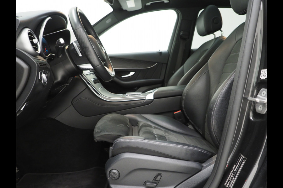 Mercedes-Benz GLC 300e 4MATIC AMG Full Black | Panoramadak | Treeplanken | Camera | Virtual | Sportstuur | Cruise | DAB | Carplay