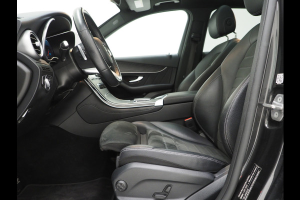 Mercedes-Benz GLC 300e 4MATIC AMG Full Black | Panoramadak | Treeplanken | Camera | Virtual | Sportstuur | Cruise | DAB | Carplay
