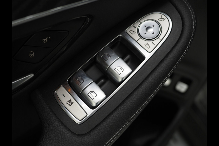 Mercedes-Benz GLC 300e 4MATIC AMG Full Black | Panoramadak | Treeplanken | Camera | Virtual | Sportstuur | Cruise | DAB | Carplay