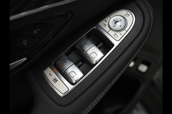 Mercedes-Benz GLC 300e 4MATIC AMG Full Black | Panoramadak | Treeplanken | Camera | Virtual | Sportstuur | Cruise | DAB | Carplay